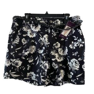NWT Gloria Vanderbilt Floral "Nimah" Shorts